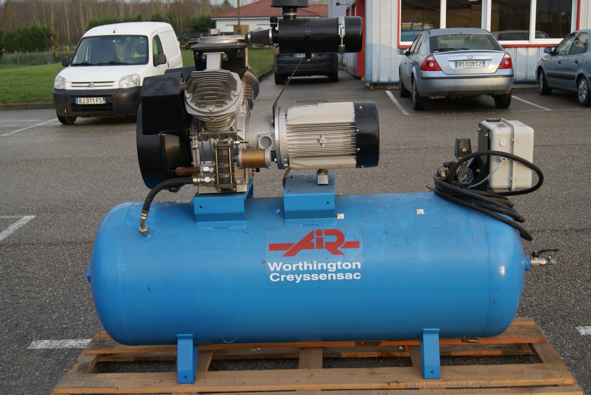 57 COMPRESSEUR CREYSSENSAC type BL 100/475 équipé d’un sécheur d’air — free download
